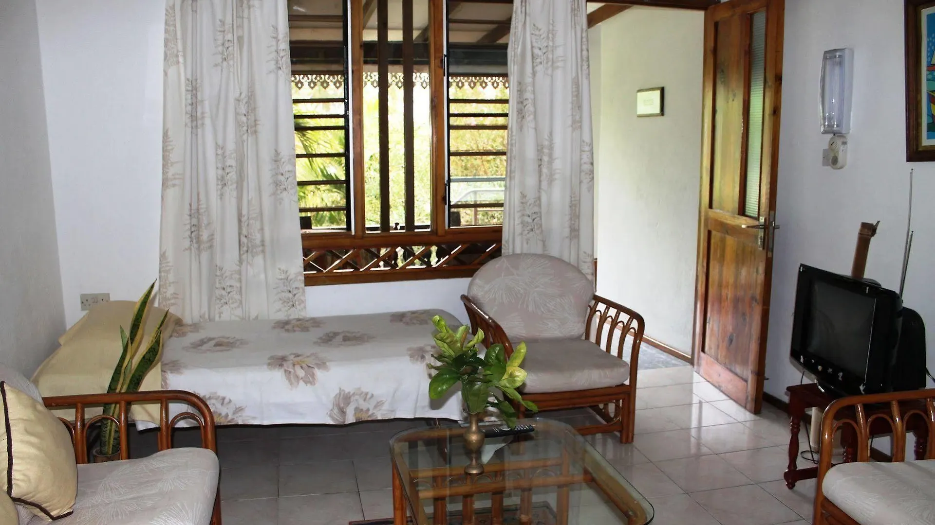 Romance Bungalows Beau Vallon  2*, Beau Vallon (Mahe)